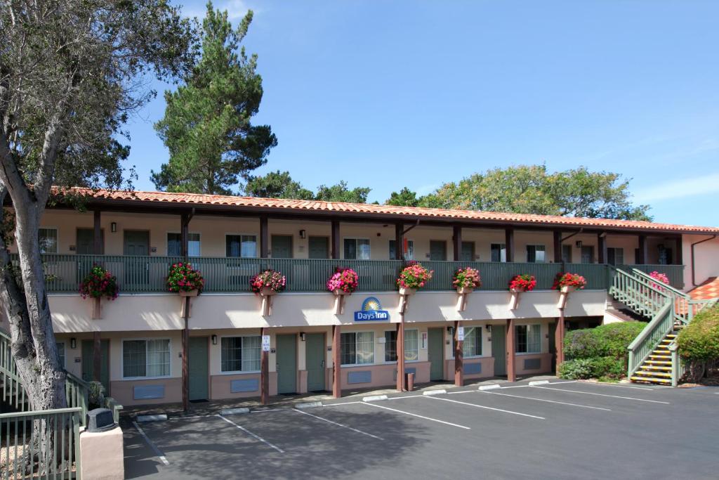 Days Inn by Wyndham Monterey-Fisherman's Wharf Aquarium photo