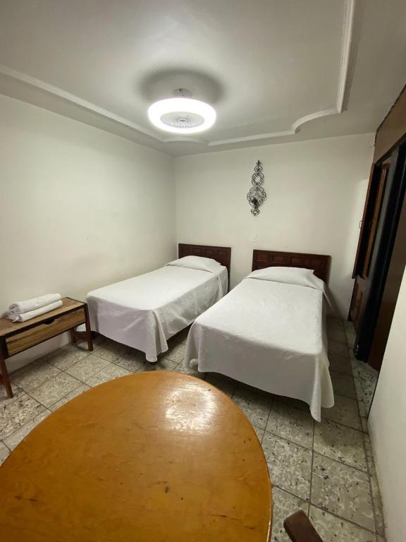 Postel nebo postele na pokoji v ubytování HOTEL FLAMINGOS DE CIUDAD GUZMAN