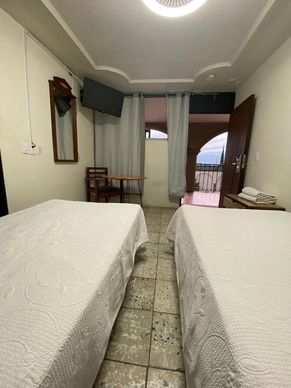 Postel nebo postele na pokoji v ubytování HOTEL FLAMINGOS DE CIUDAD GUZMAN