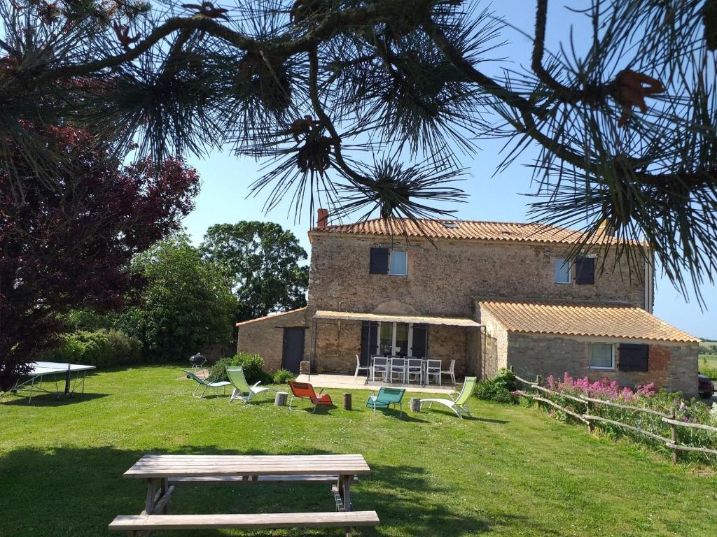 a building with a picnic table in front of it at Gîte rénové avec jardin clos, proche plages, Wifi, parking pour voiture électrique - FR-1-426-164 in Le Bernard