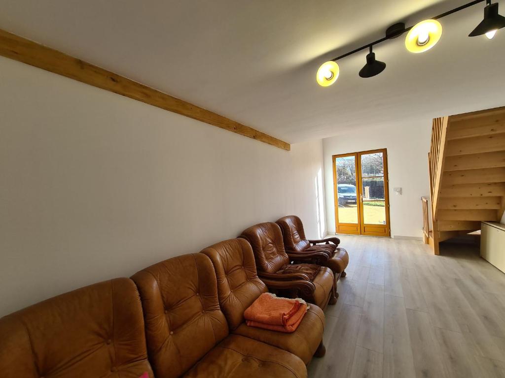 Posedenie v ubytovaní Maison indépendante avec grand jardin, près de lacs et attractions touristiques, idéale pour famille - FR-1-591-381