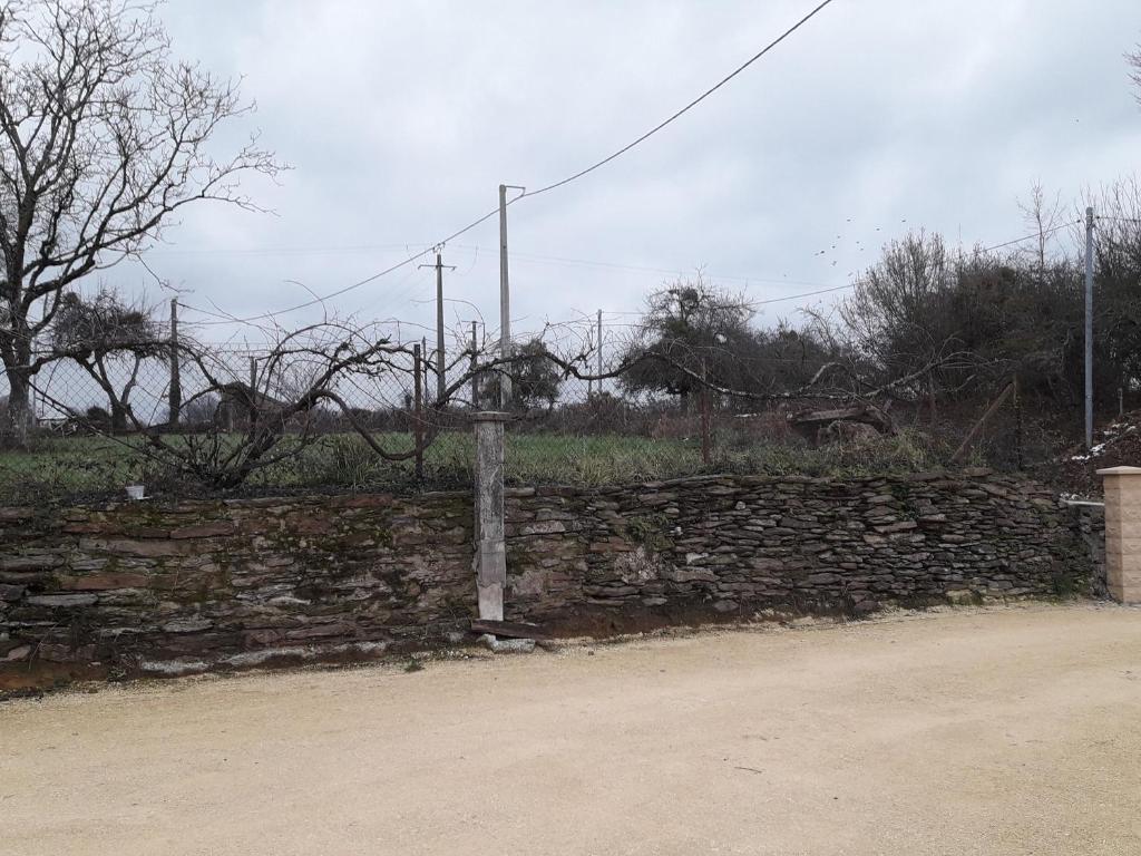 Fotografia z galérie ubytovania Maison indépendante avec grand jardin, près de lacs et attractions touristiques, idéale pour famille - FR-1-591-381 v destinácii Crozon-sur-Vauvre