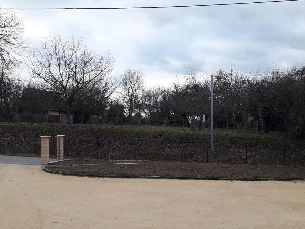 Fotografia z galérie ubytovania Maison indépendante avec grand jardin, près de lacs et attractions touristiques, idéale pour famille - FR-1-591-381 v destinácii Crozon-sur-Vauvre