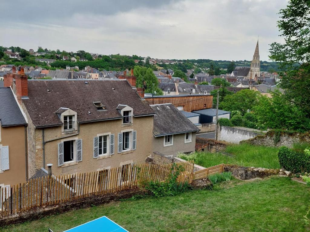 Grande maison familiale au calme avec jardin en terrasses, centre-ville d'Argenton, 8 pers. - FR-1-591-357 - Vakantiehuis