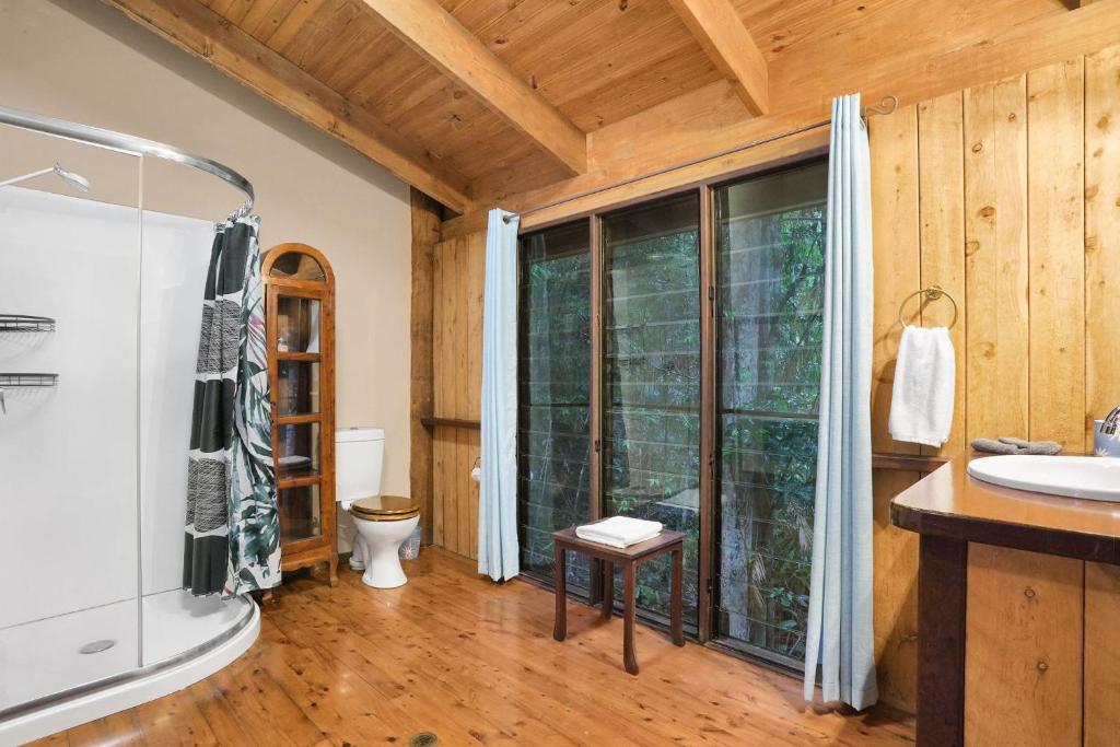 Koupelna v ubytování Kuranda Rainforest Chalet