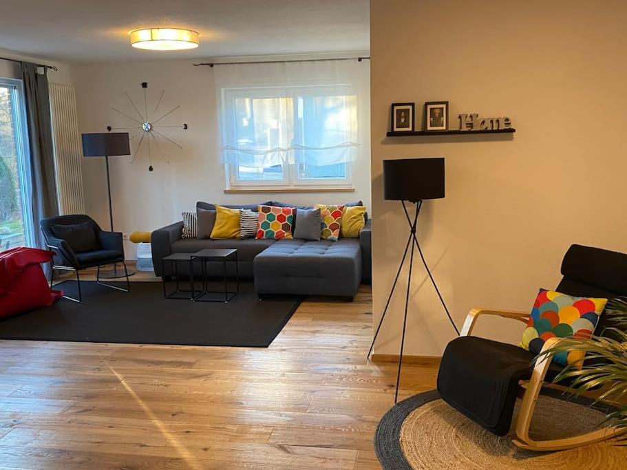 a living room with a couch and chairs at Schönes und gemütliches Haus in mitten der Natur in Schabenhausen