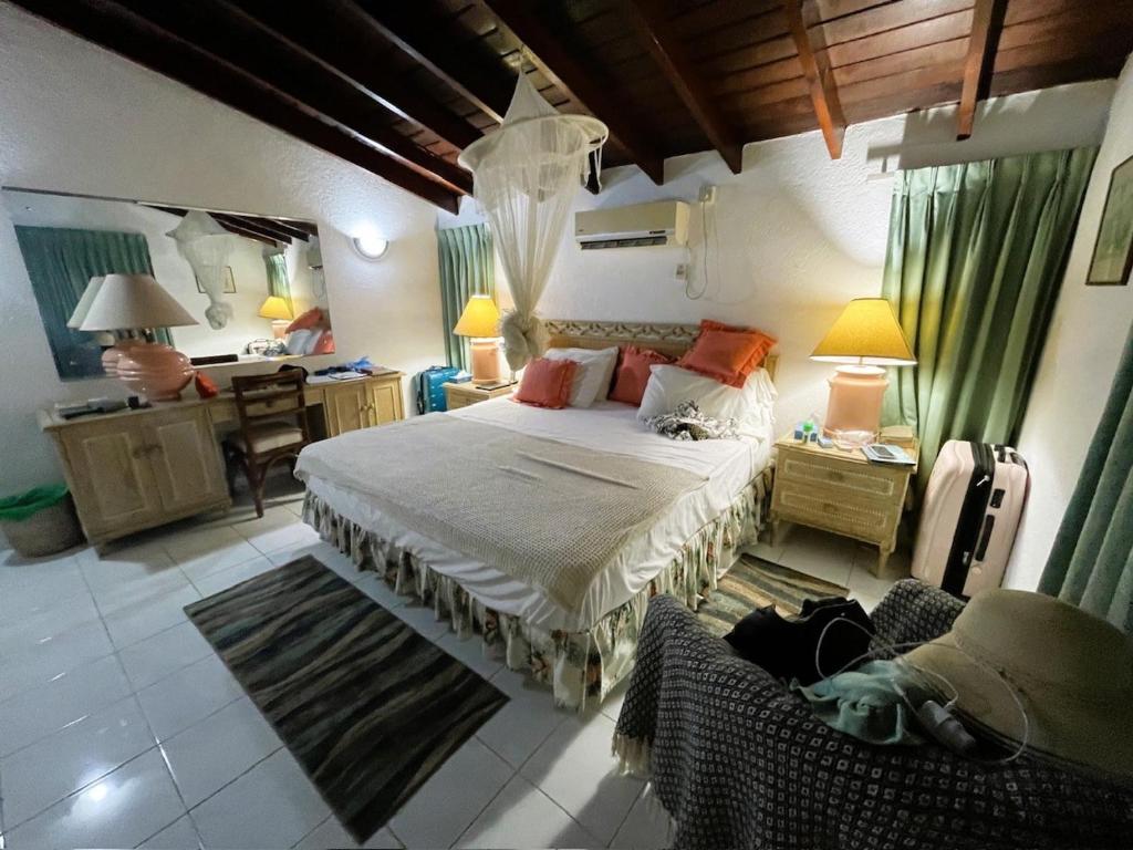 Tempat tidur dalam kamar di Morris Apartments