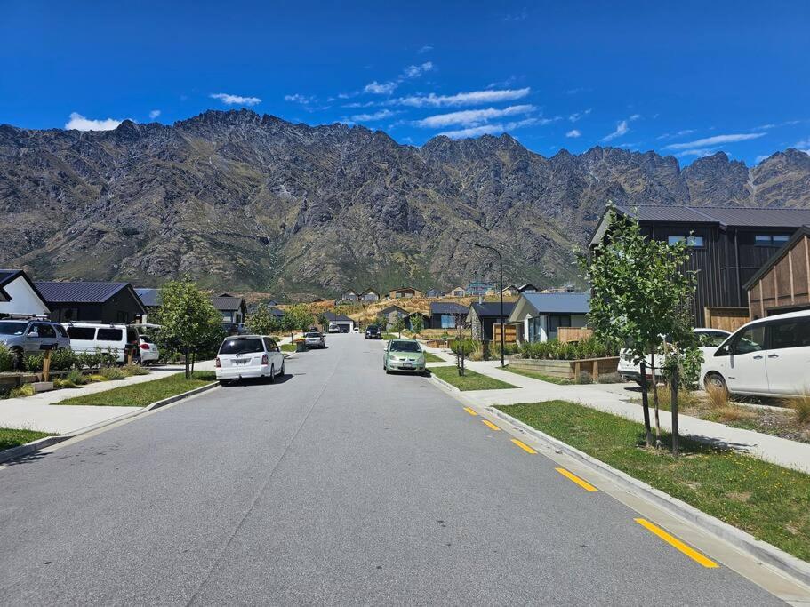 Short Drive to Queenstown CBD Cosy Guesthouse with Private Entrance