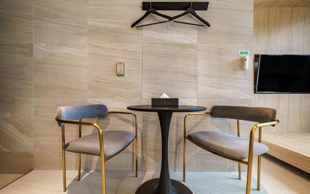TV a/nebo společenská místnost v ubytování The Line Hotel