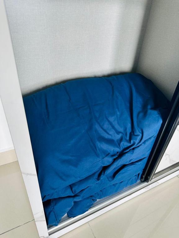 Postel nebo postele na pokoji v ubytování Meridin Bayvue Sea View Homestay by JP