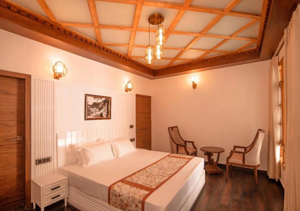 7 oak sanjauli Bed&Breakfast