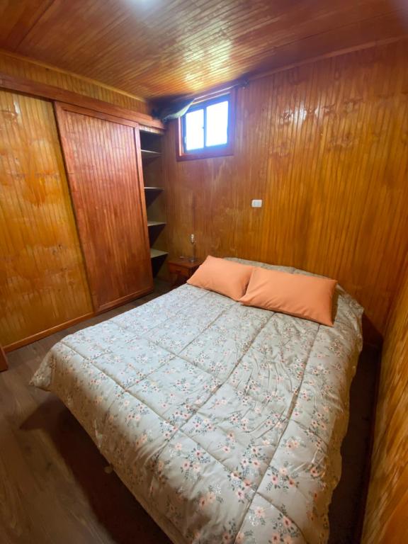 Postel nebo postele na pokoji v ubytování Hostal Coronel Riffo
