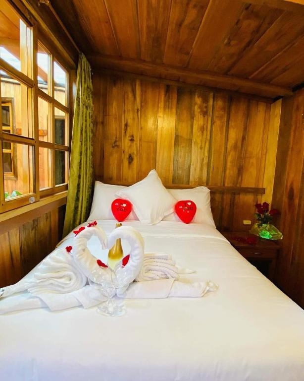 Postel nebo postele na pokoji v ubytování Guayabo Hostal Mindo
