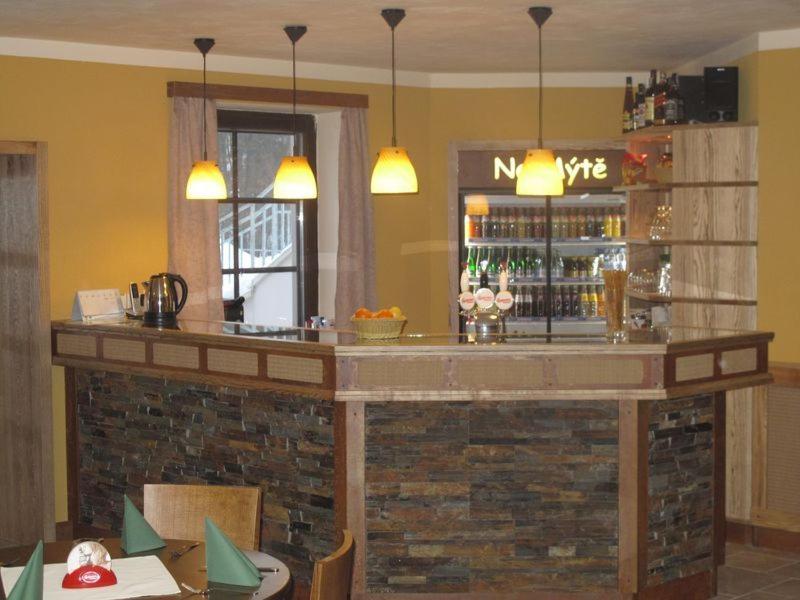 Lounge nebo bar v ubytování Penzion - Restaurace Na Mýtě