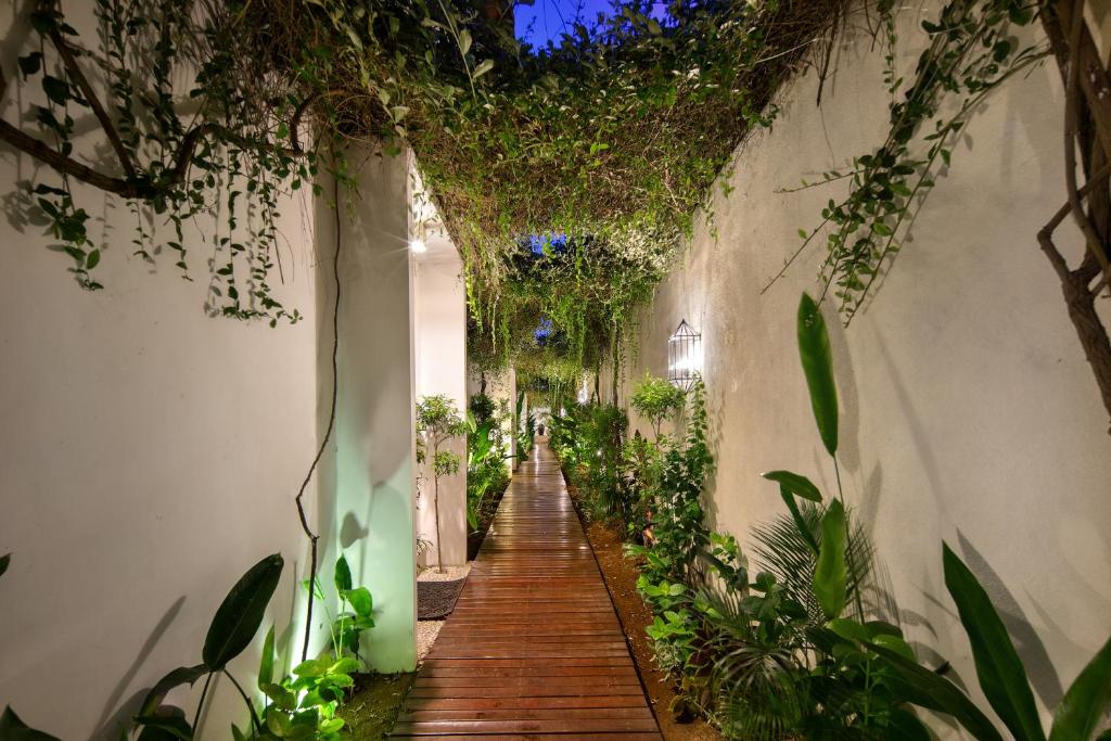 The Luxury Collection, Monaco Blu - 10