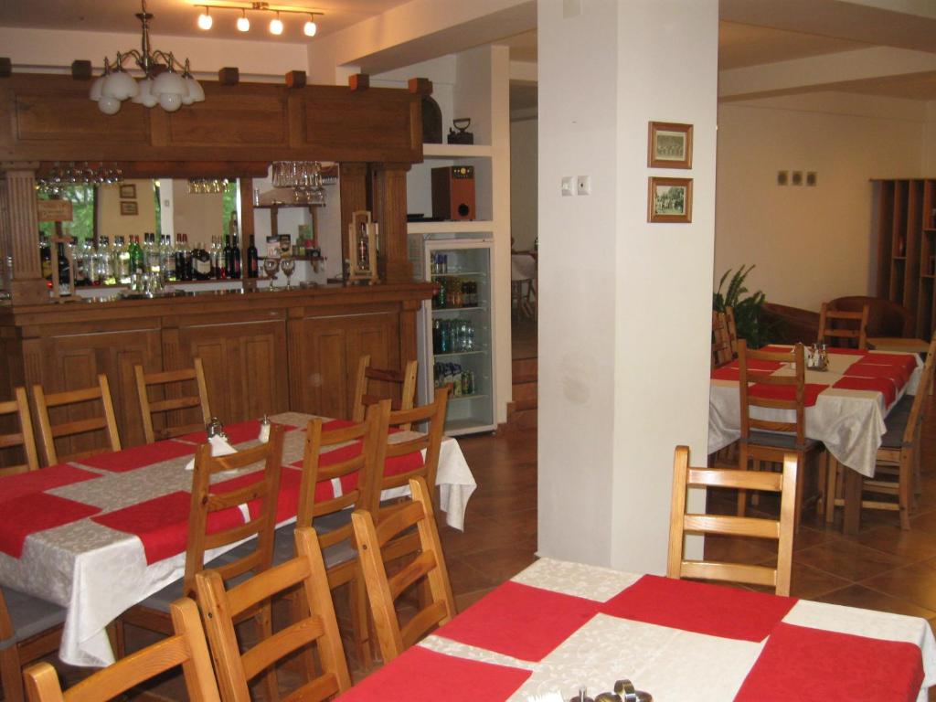 Restaurace v ubytování Pensiunea Comarnic-Moisa