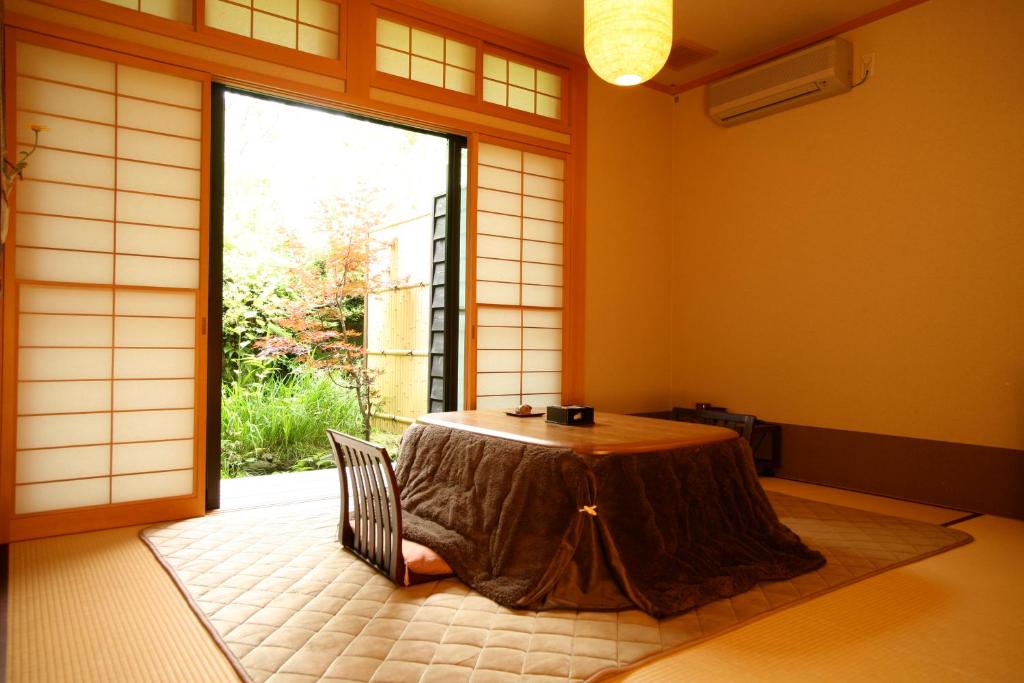 Posezení v ubytování Ryokan Kutsuroginoya Yuu