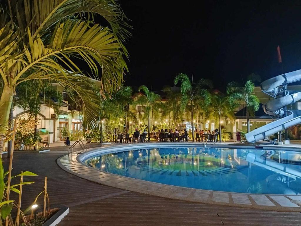 Bazén v ubytování Marand Family Resort nebo v jeho okolí