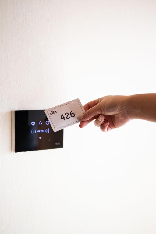 TV a/nebo společenská místnost v ubytování Charme Hotel