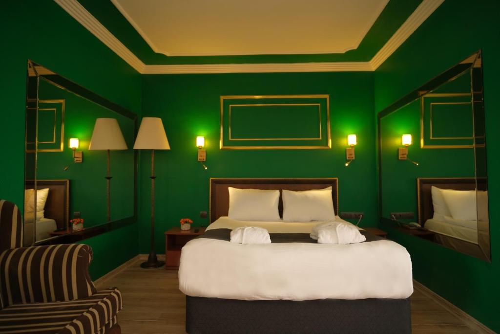 Postel nebo postele na pokoji v ubytování Malabadi Hotel