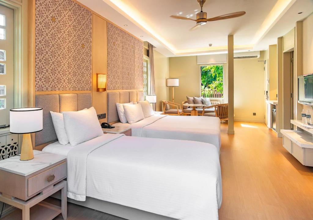 Postel nebo postele na pokoji v ubytování Pelangi Beach Resort & Spa, Langkawi
