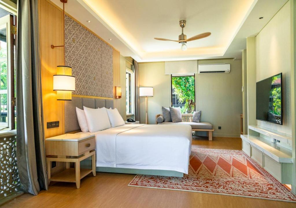 Postel nebo postele na pokoji v ubytování Pelangi Beach Resort & Spa, Langkawi