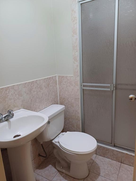 Koupelna v ubytování Habitación acogedora Orué