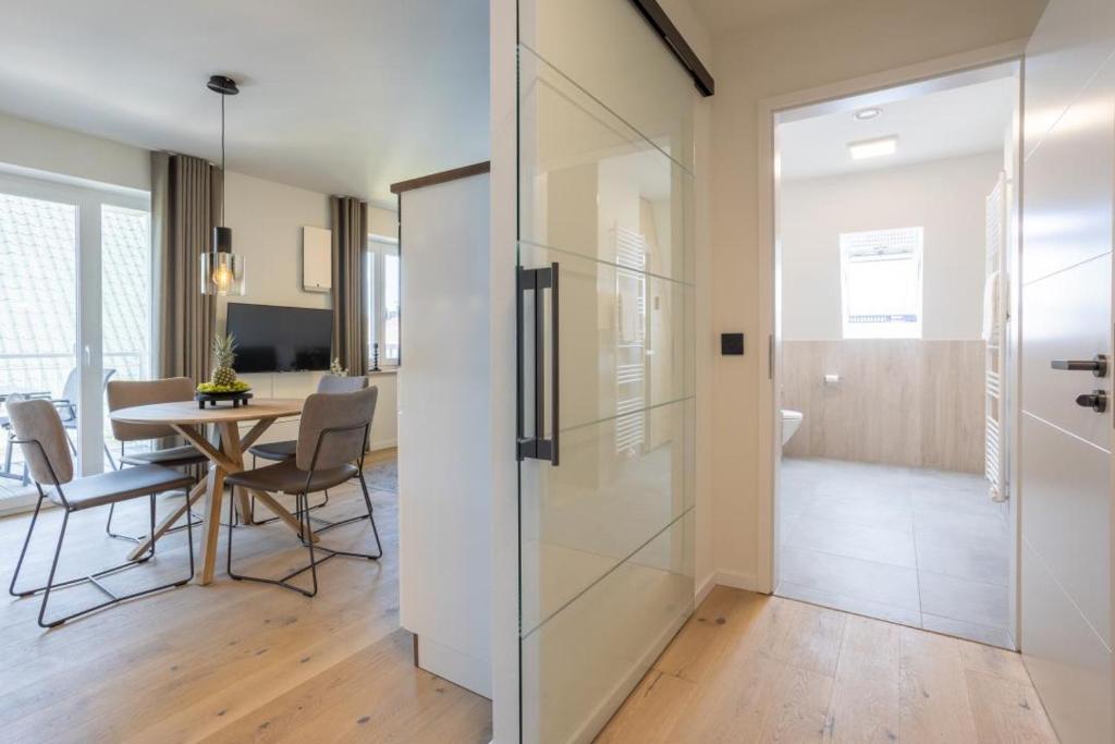 Fotografie z fotogalerie ubytování Villa Dornkamp 4 - Luxuriöse Ferienwohnung für 4 Personen inklusive Balkon und Sauna v destinaci Timmendorfer Strand