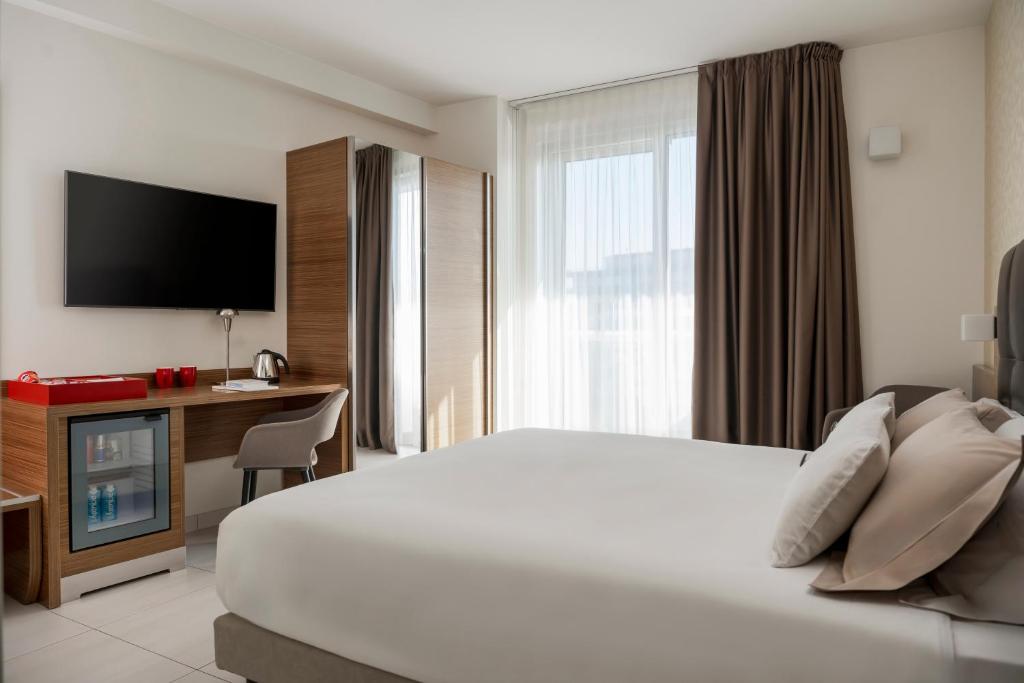 TV a/nebo společenská místnost v ubytování Aqua Hotel