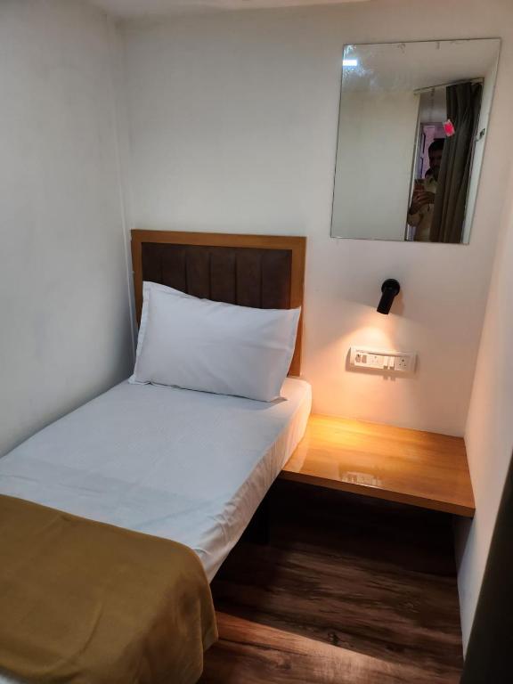 Postel nebo postele na pokoji v ubytování Galaxy Cabin Stay And Dormitory