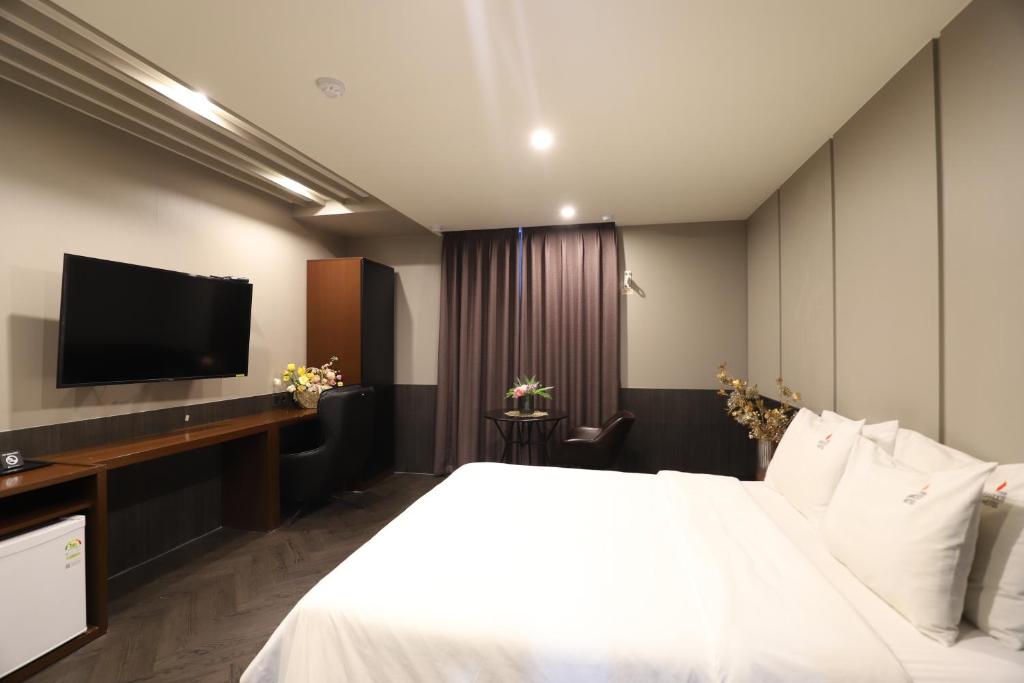 BON Hotel BUSINESS - Deluxe Double Room With Bath
