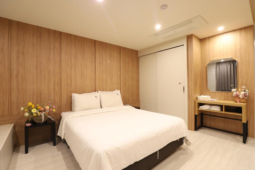 BON Hotel BUSINESS - Deluxe King Room