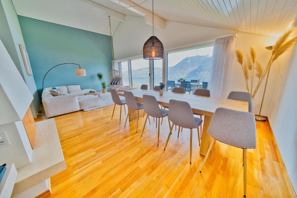 Posezení v ubytování Dreamview Retreat - Breathtaking Lake Views