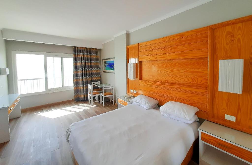 Postel nebo postele na pokoji v ubytování Beau Site Hotel