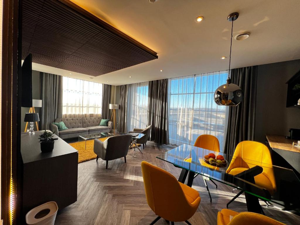 The Orchard Hotel & Restaurant - Resim 5