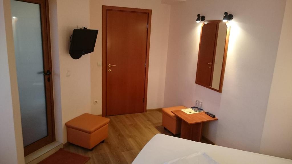 TV a/nebo společenská místnost v ubytování Classic Hotel