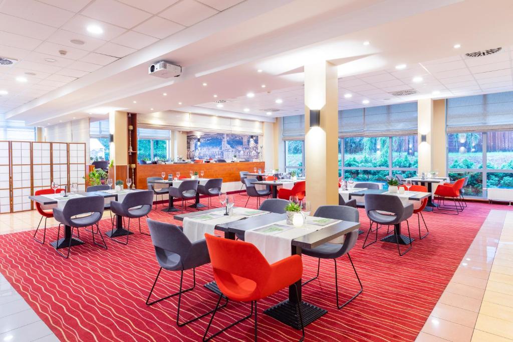 Reštaurácia alebo iné gastronomické zariadenie v ubytovaní Qubus Hotel Głogów