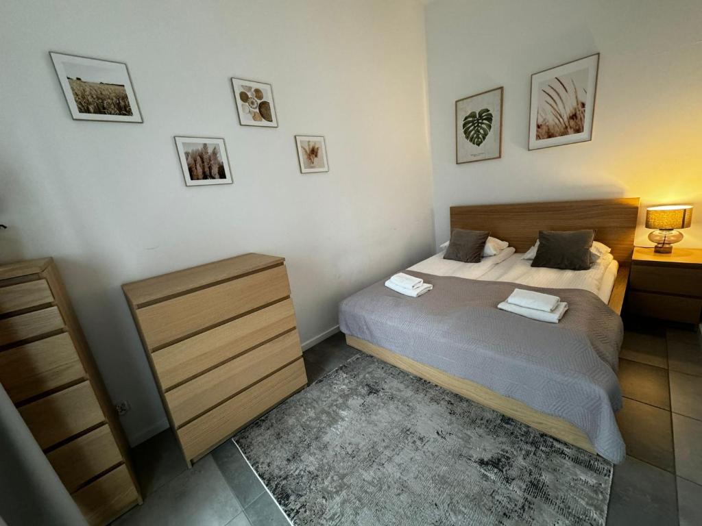 Apartamenty Apartinfo Chmielna Park - Квартира с видом на сад и парковкой