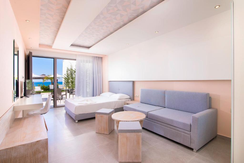 Postel nebo postele na pokoji v ubytování Aegean Infinity Deluxe