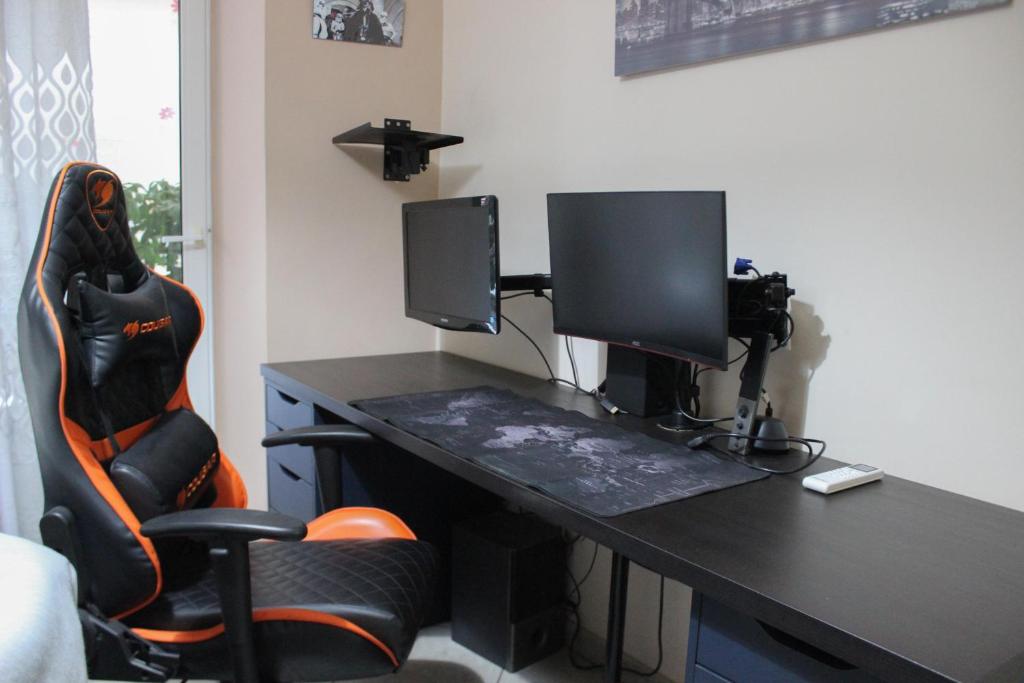 TV a/nebo společenská místnost v ubytování Premium Apartment In Chalkida