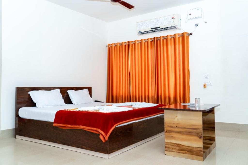 Postel nebo postele na pokoji v ubytování Hotel Nilkantha