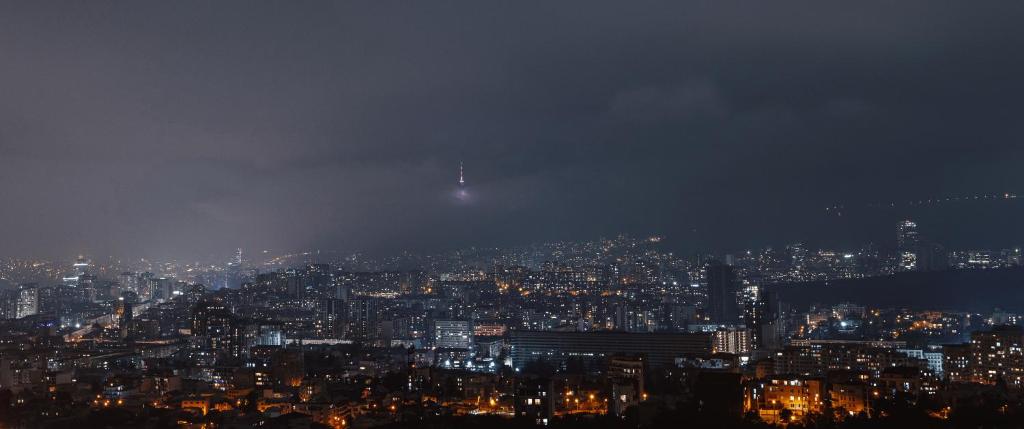 Nespecifikovaný výhled na destinaci Tbilisi nebo výhled na město při pohledu z hotelu
