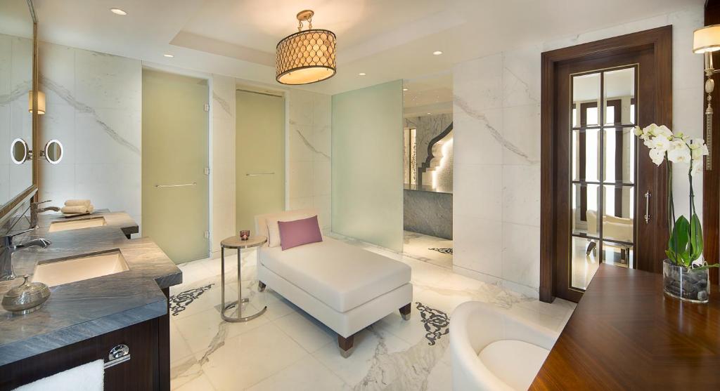 THE RITZ CARLTON, DUBAI