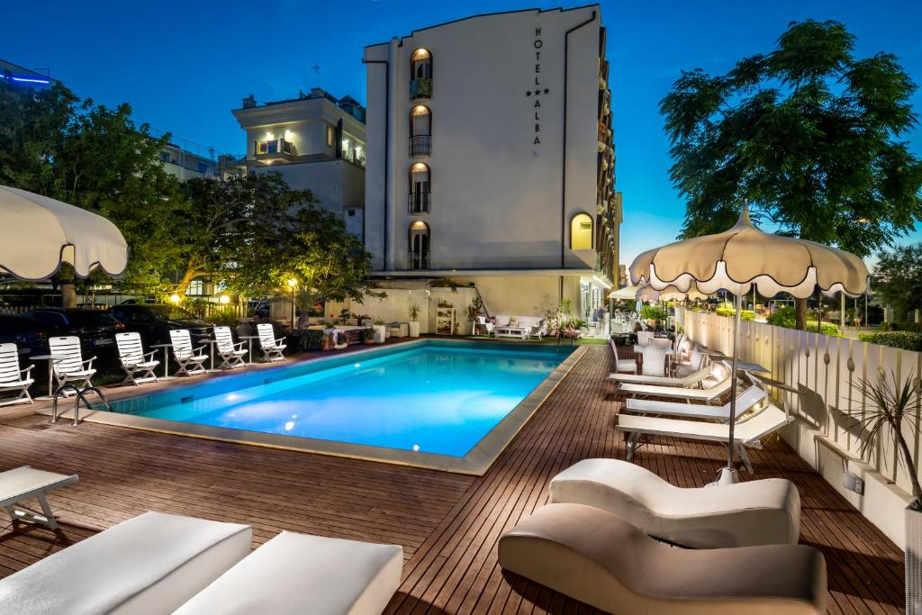 Bazén v ubytování Hotel Alba nebo v jeho okolí
