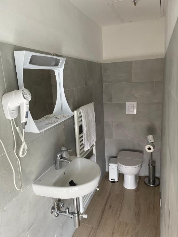 Koupelna v ubytování Hotel Eden