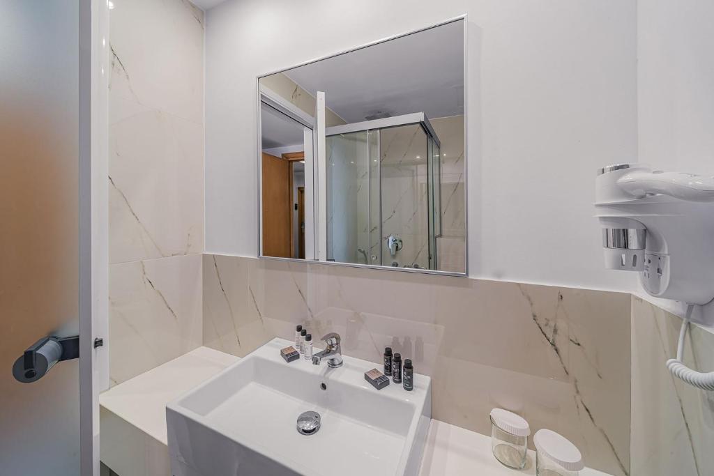 Glaros Beach Hotel - 3