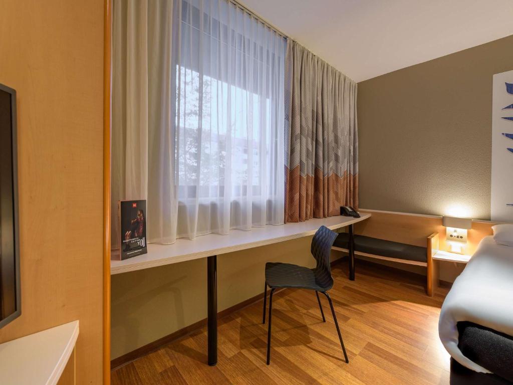 Postel nebo postele na pokoji v ubytování ibis Heilbronn City
