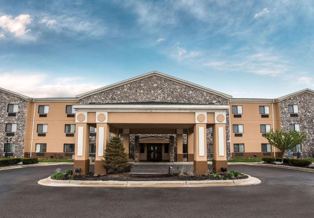 a large building with a large entry way at Econo Lodge Inn & Suites Monroe in Monroe