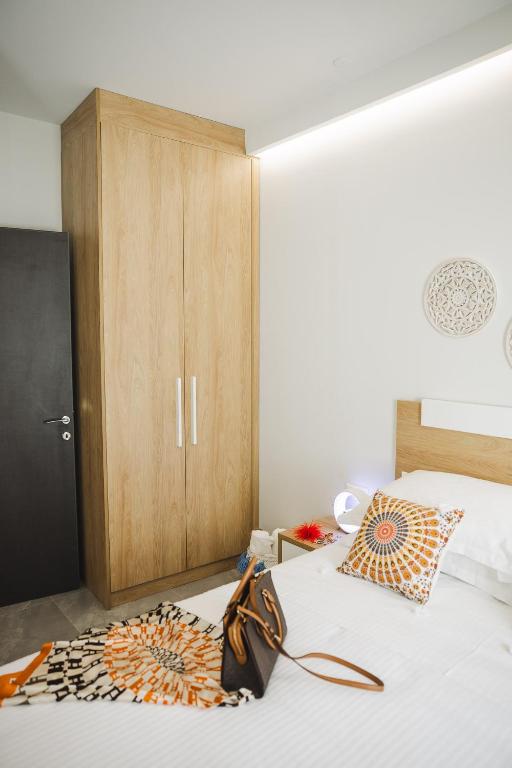 Postel nebo postele na pokoji v ubytování DELTA-Central Elegant Apartment by Optimum Link
