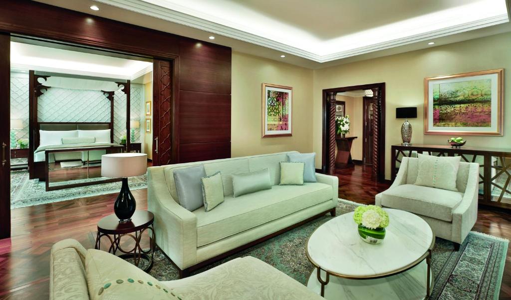 THE RITZ CARLTON, DUBAI